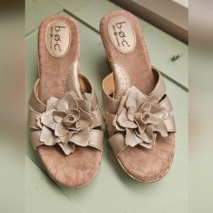 b.o.c. Women's Gold/Tan Floral Sandals